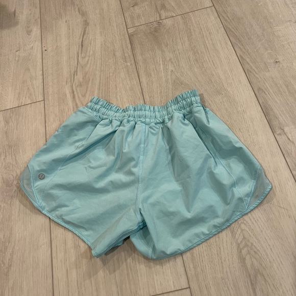 Lululemon icing blue shorts size 4 tall - Picture 6 of 6